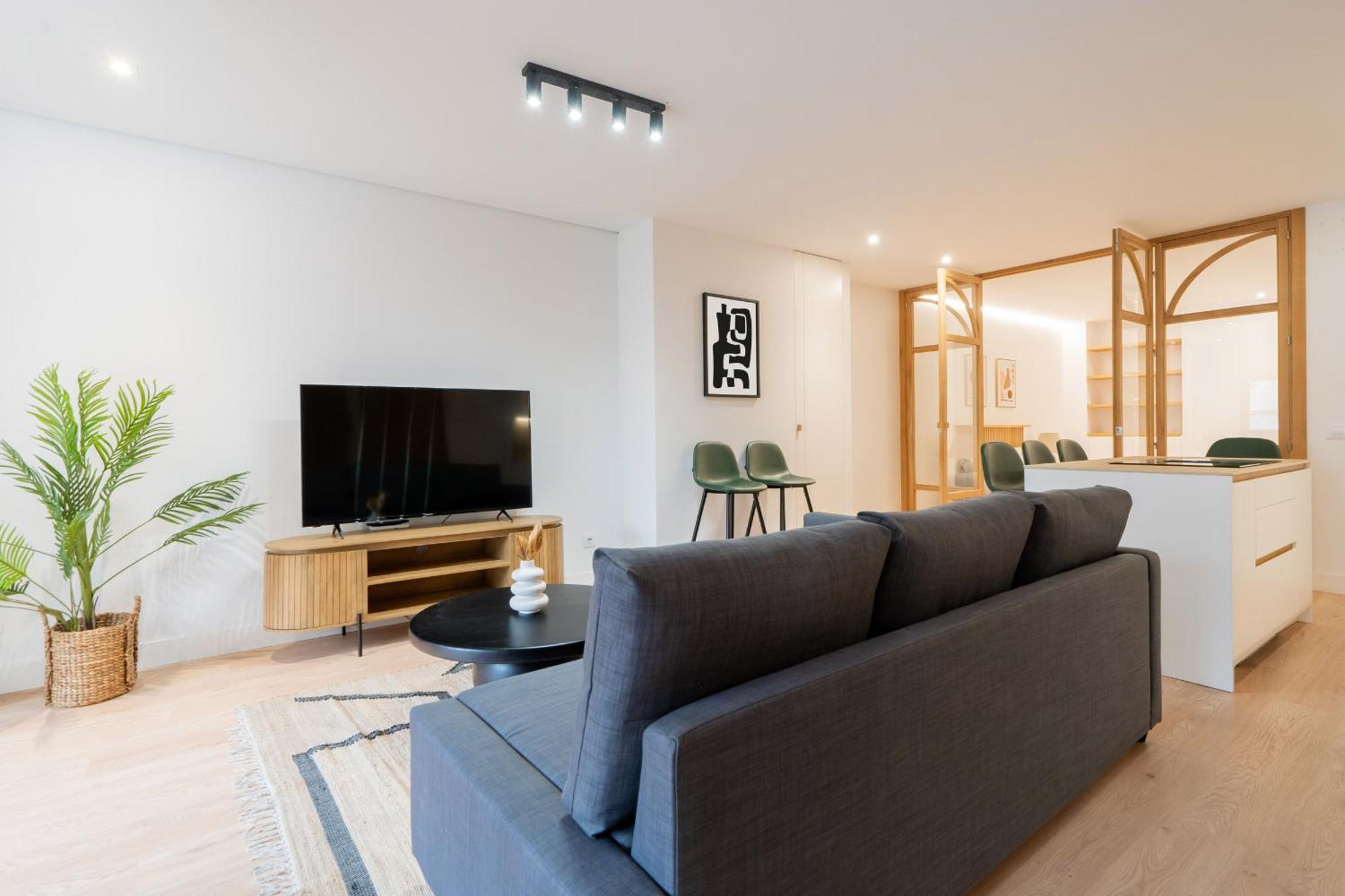 Apartamento Reformado Para 6 Personas En Plena Gran Via Alquiler Temporal 马德里 外观 照片